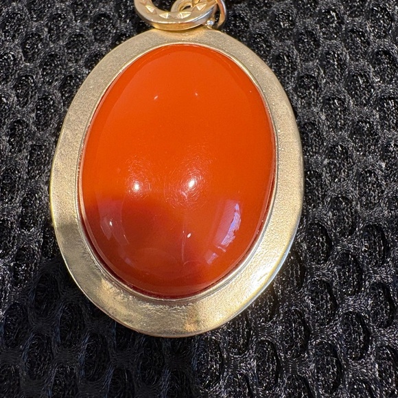 Stunning Chico's Gold-Tone Necklace with Vibrant Carnelian-Style Pendant - Picture 9 of 10